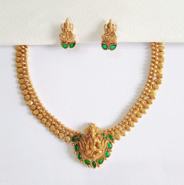 Temple-Jewellery-Goddess-Laxmi-Necklace-with-Earrings