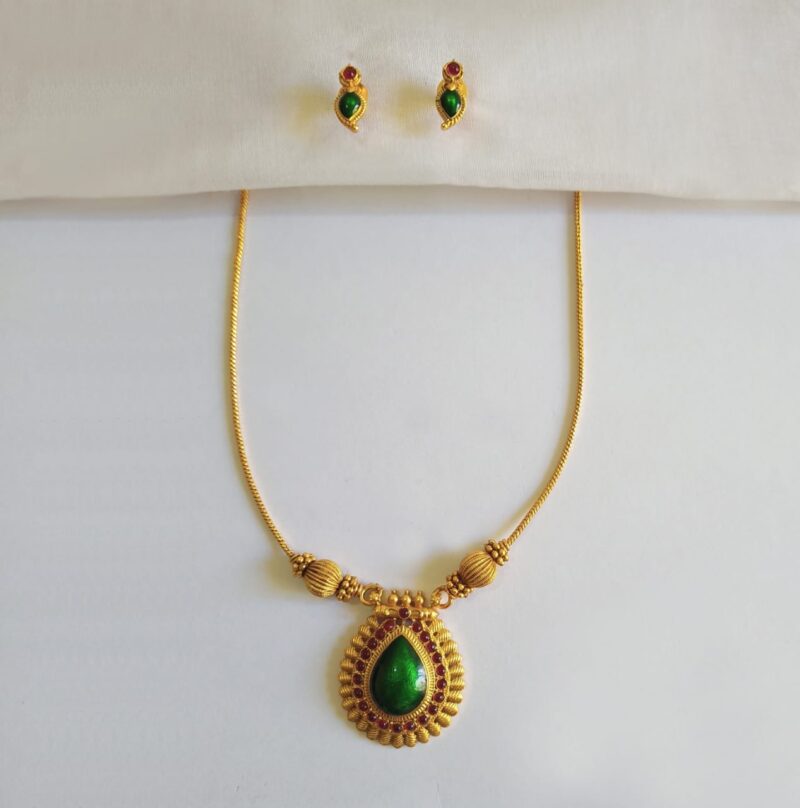 Traditional-Kerala-Style-Green-Enamel-Pendant-Necklace-Set