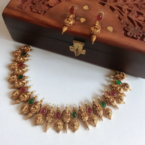 Temple-Lakshmi-Coin-Motifs-and-Kemp-Stones-Nagas-Choker-Set