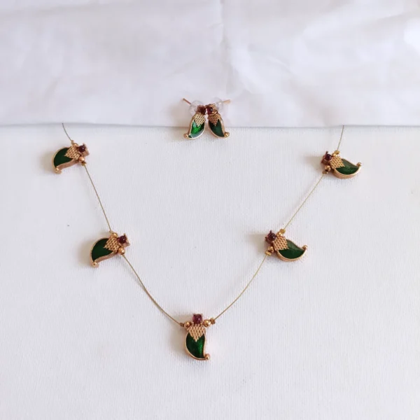 Traditional-Green-Leaf-Motifs-Invisible-Palakka-Necklace-Set