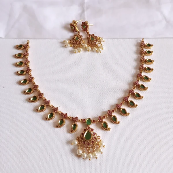 Traditional-Kerala-Palakka-Mango-Necklace-with-Earrings