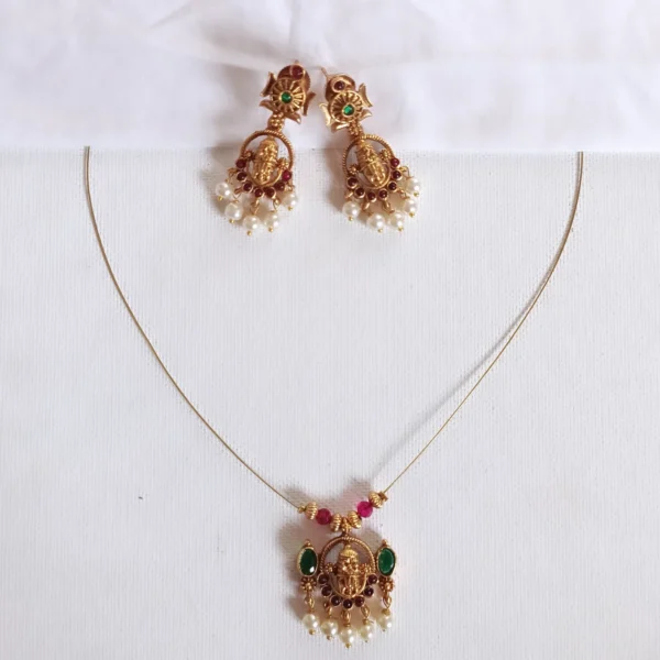Traditional-South-Indian-Varnika-Invisible-Necklace-with-Earrings