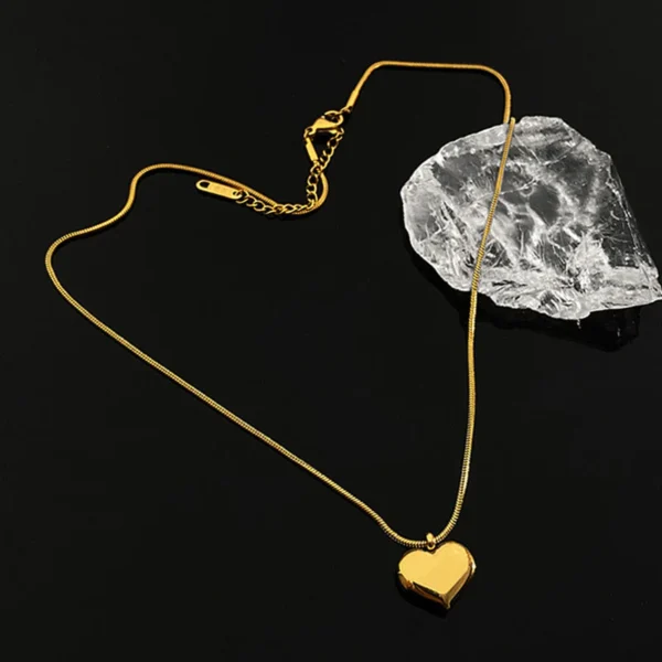 Anti Tarnish Curvy Heart Pendant Necklace