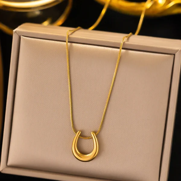 Anti Tarnish Horse Shoe Pendant Necklace