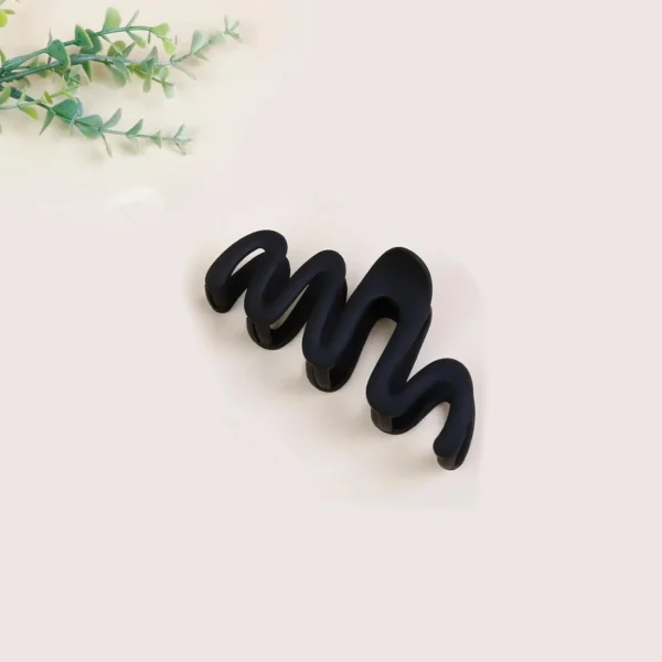 Wavy-Matte-Hair-Claw-Clip