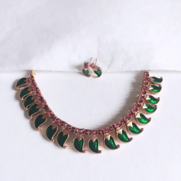 Mango-Design-Short-Necklace