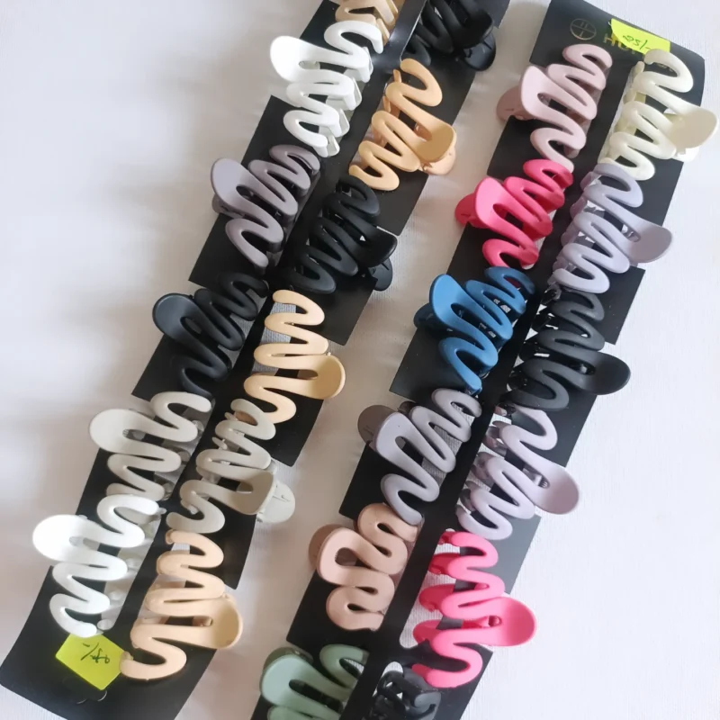 Korean Wavy Hair Claw Clip