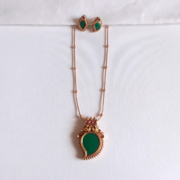 Non-Idol-Necklace