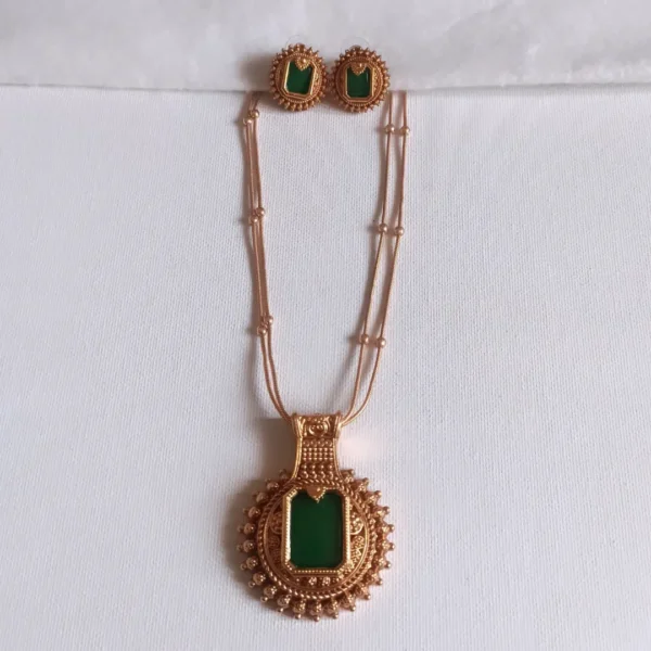 Green-Palakka-Riund-Pendant-Non-Idol-Necklace