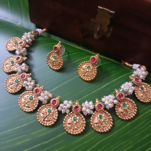 Non-Idol-Floral-Coin-Charms-Necklace